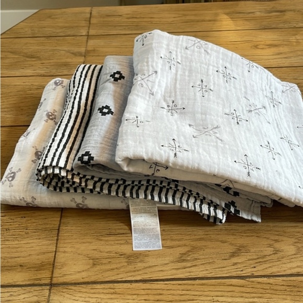Aden + Anais Cotton Muslin Swaddles set of 4 NWOT